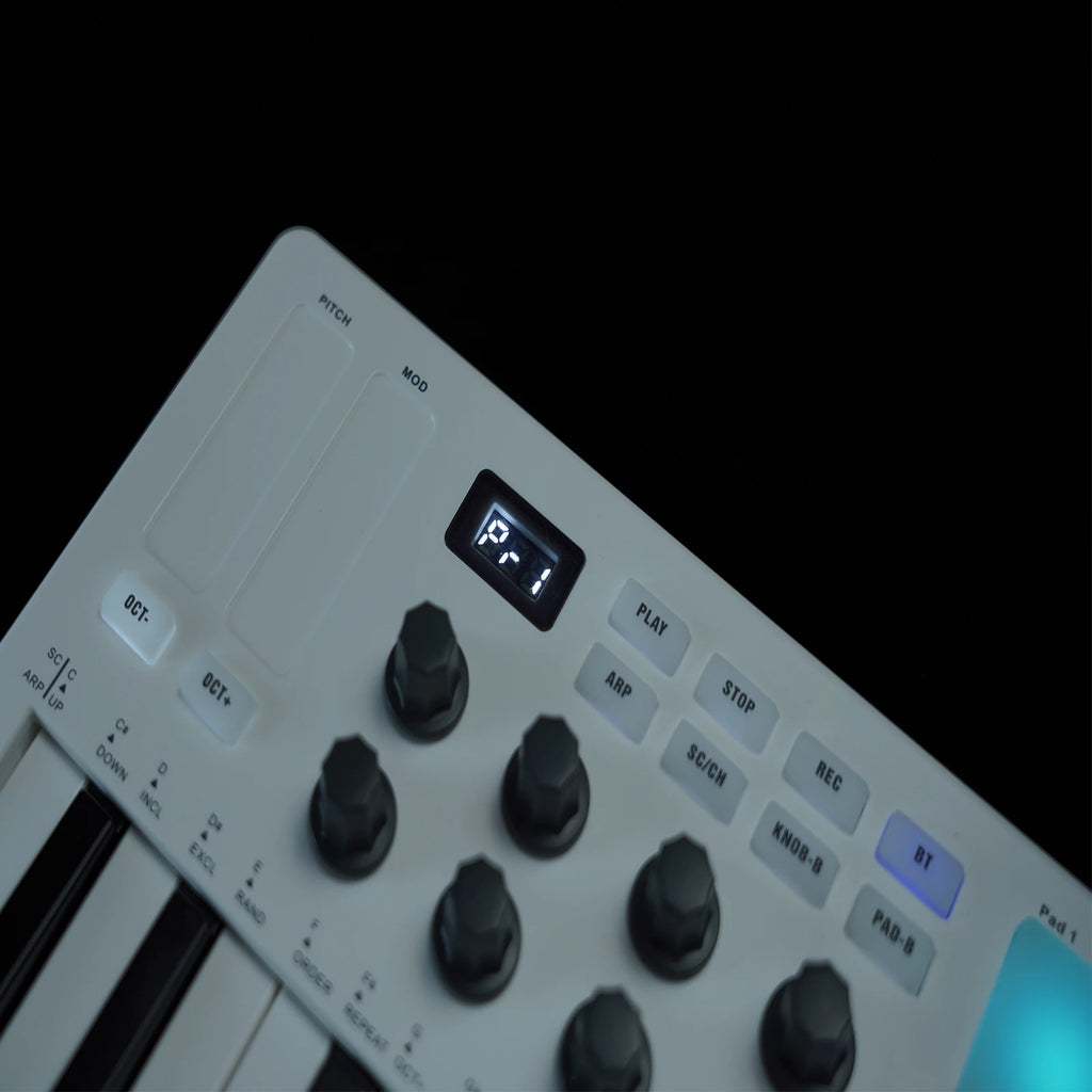 M-VAVE SMK-25 Keys 8 Backlit Drum Pads MIDI Keyboard Professional Beat Maker Keytar for Keyboard Music Production Builtin