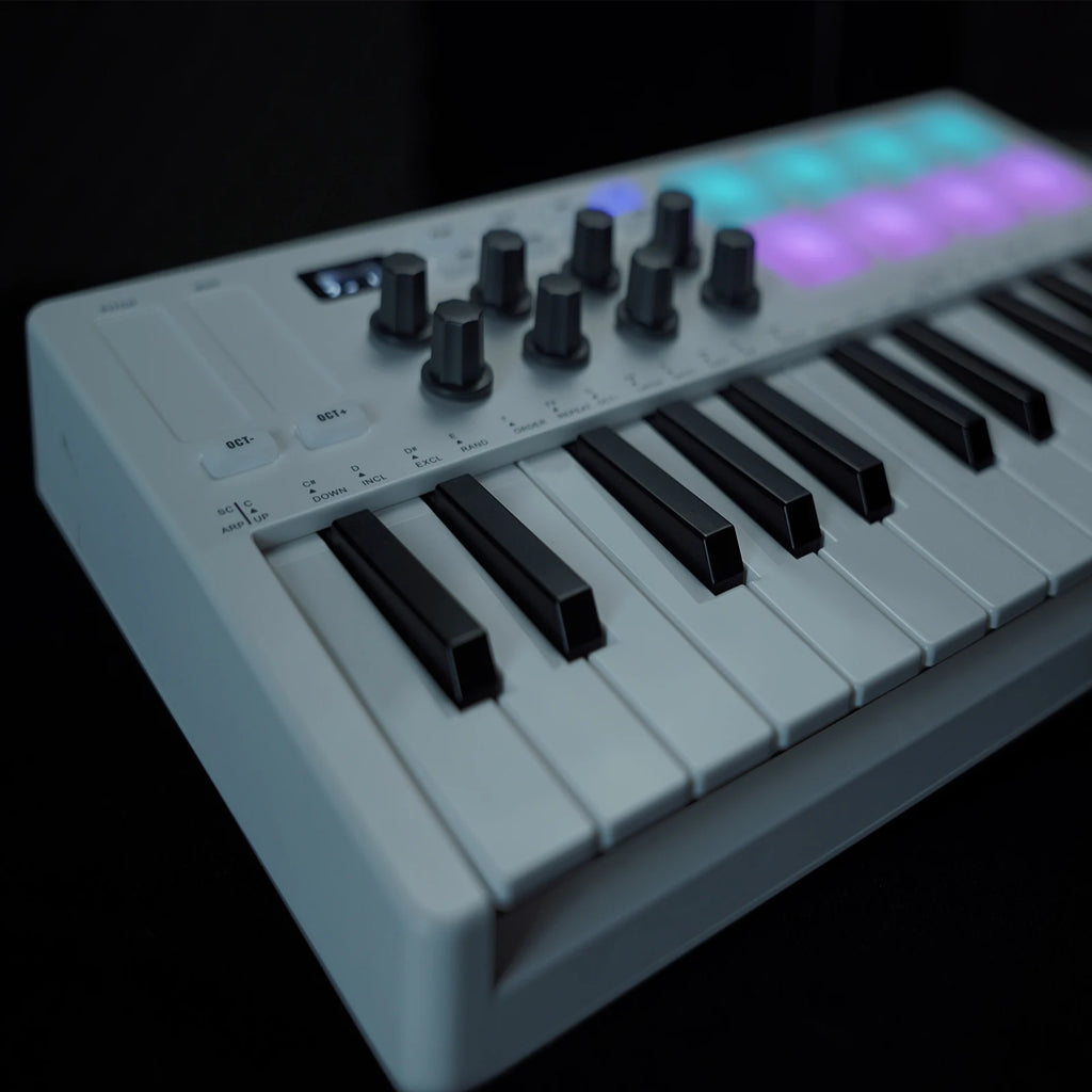 M-VAVE SMK-25 Keys 8 Backlit Drum Pads MIDI Keyboard Professional Beat Maker Keytar for Keyboard Music Production Builtin